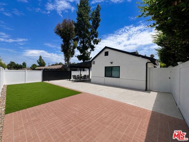Building Photo - 4852 Topanga Canyon Blvd