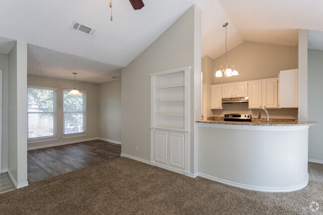 2 BR, 2 BA 1120 SF - Oakhampton Place