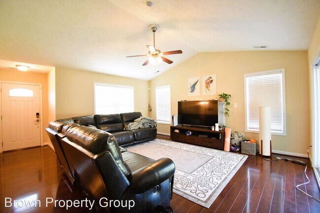 Building Photo - 3 br, 2 bath House - 214 Cross Creek Dr