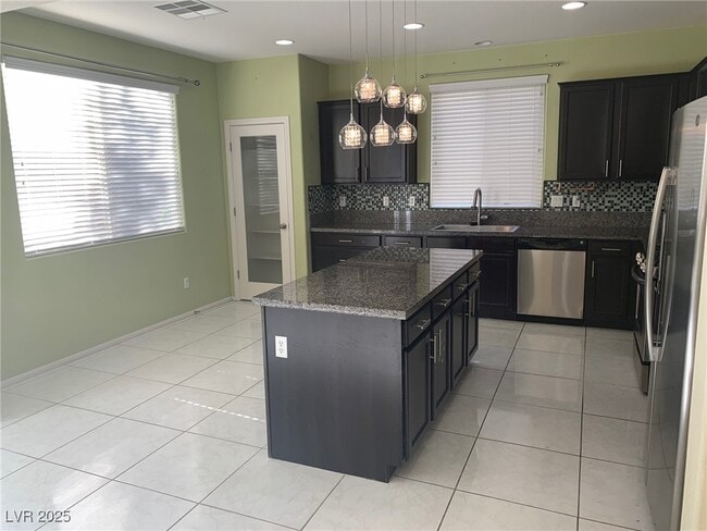 Building Photo - 10619 Tamaruga Ct