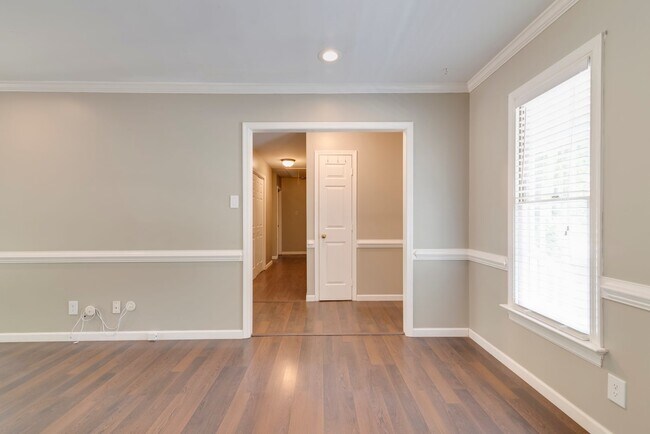 Building Photo - Beautiful, Spacious 3 Bedroom Rancher in M...