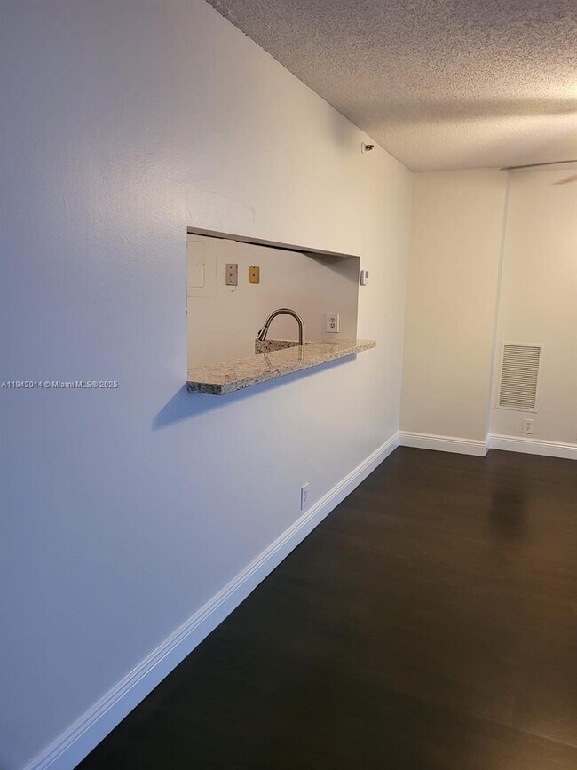 Building Photo - 7601 E Treasure Dr