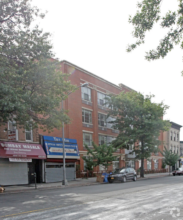 Foto del edificio - 1247 Flatbush Ave