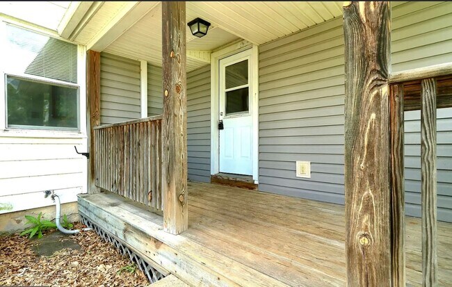 Foto del edificio - Charming 3-Bedroom Home with Office in How...