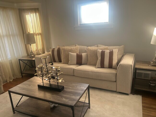 Foto del edificio - 2902 E 123rd St