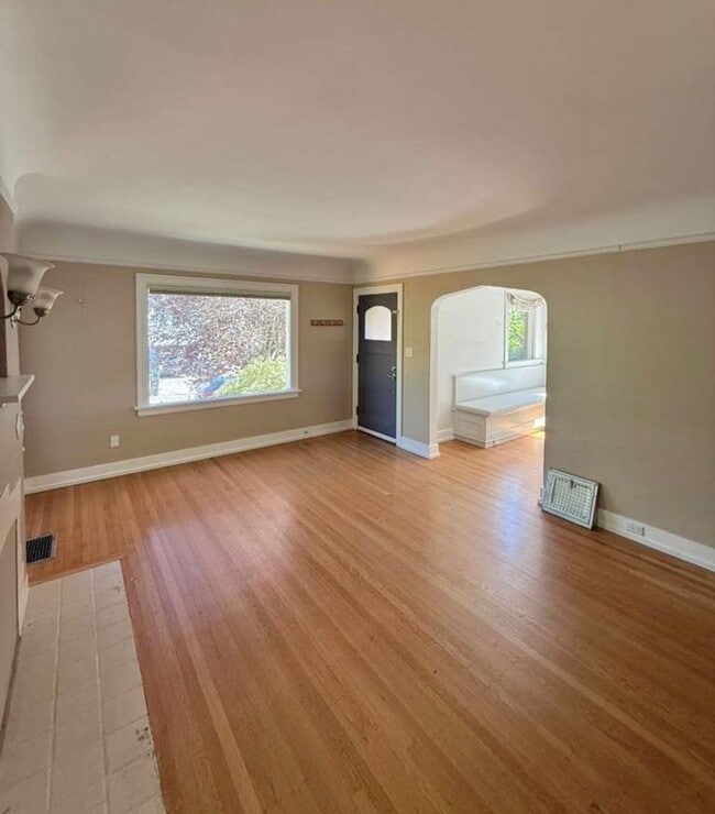 Building Photo - Charming 3 BR Phinney Ridge Home