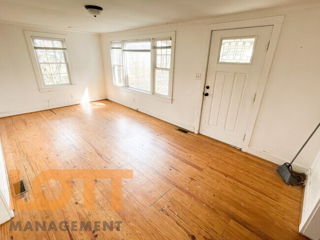 Building Photo - 12 3rd St