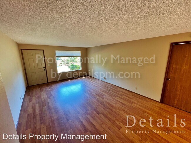 Building Photo - 3 br, 1.5 bath House - 19338 NE Crestwood Ct
