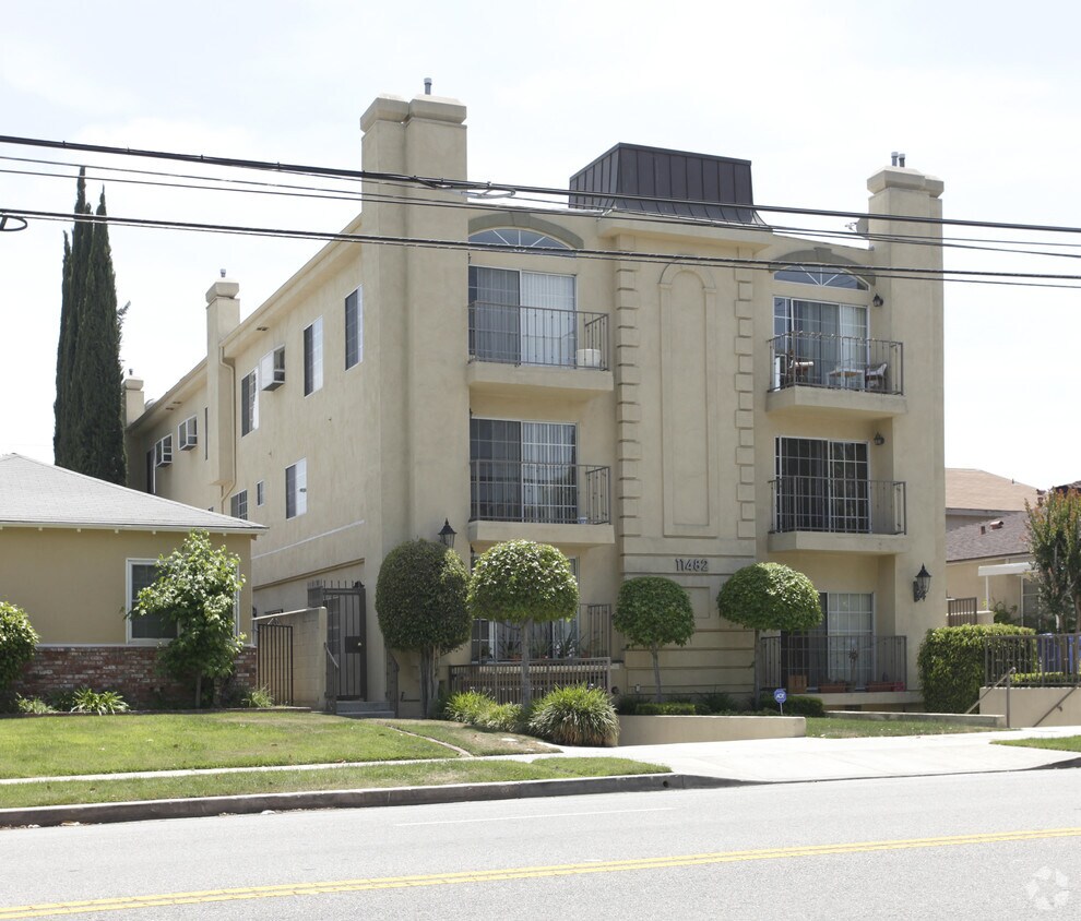11482 Moorpark St, Studio City, CA 91602 Apartments in Studio City