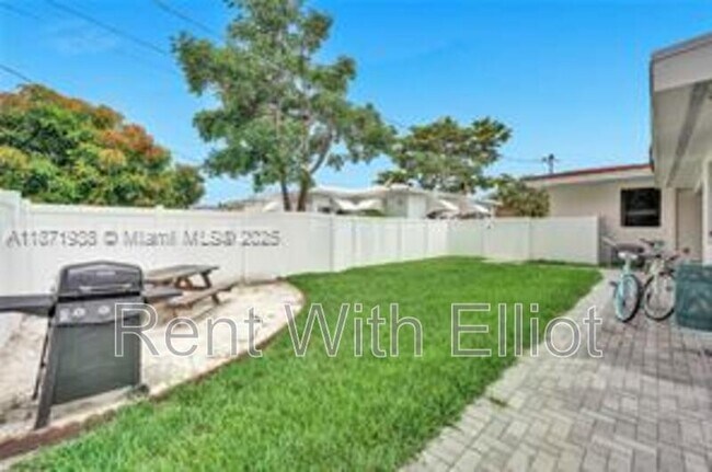 Foto del edificio - 1704 Rodman St