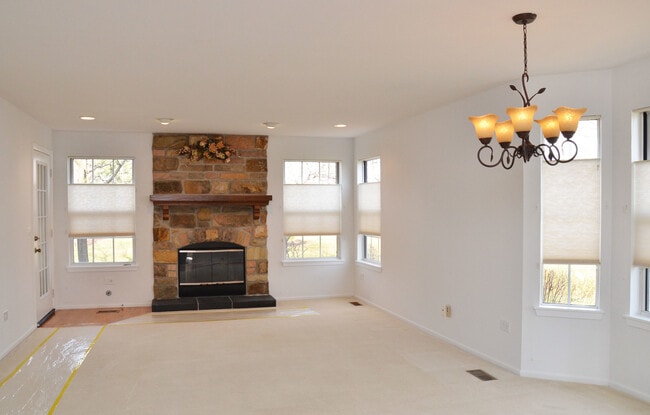 Building Photo - 636 Village Rd
