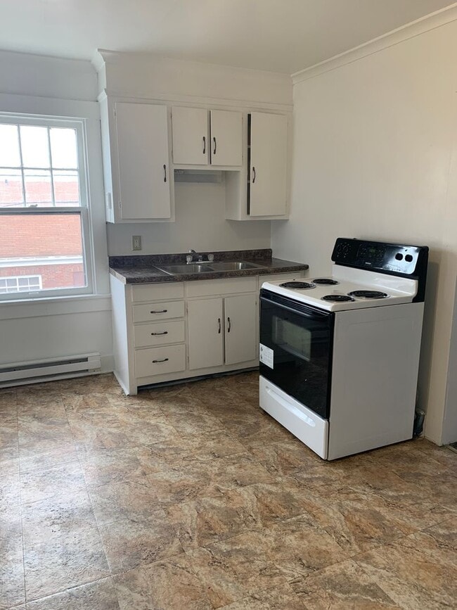 Building Photo - 1814 E Pontiac St