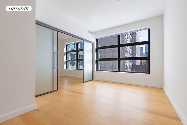 Building Photo - 547 W 47th St