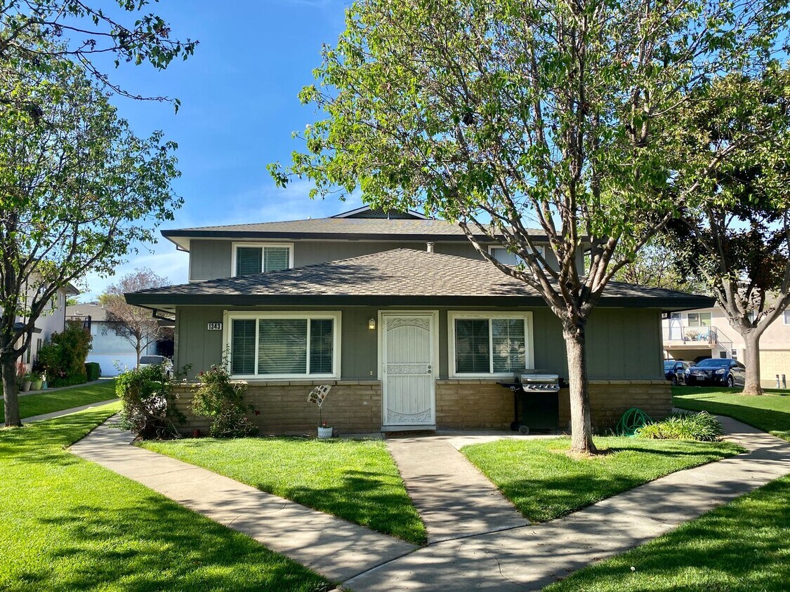 Foto principal - BLOSSOM VALLEY - Beautifully updated condo...