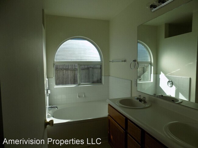 Building Photo - 3 br, 2 bath House - 546 Granite Cliff