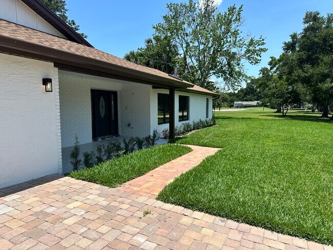 Foto del edificio - 6747 Edgeworth Dr