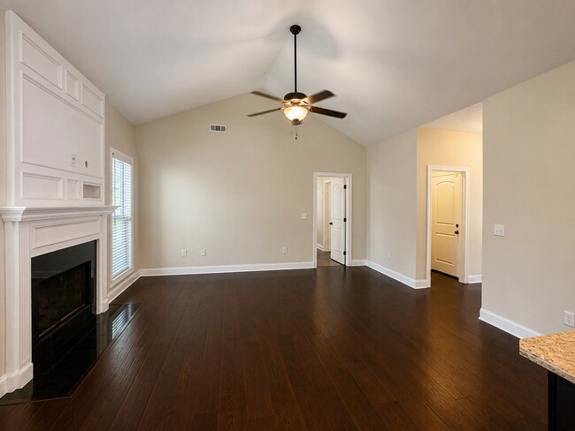 Foto del edificio - Spacious & Beautifully Maintained Home in a Quiet Cul-De-Sac