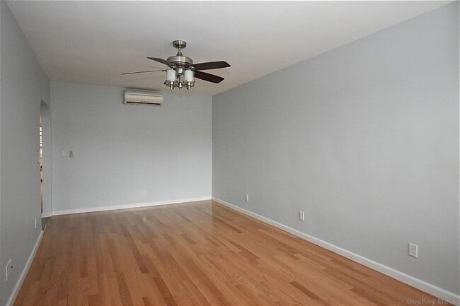 Building Photo - 84-18 Little Neck Pkwy
