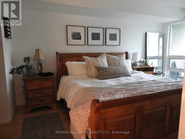 Building Photo - 219 Fort York Blvd