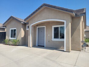 Building Photo - 8418 Grandy St
