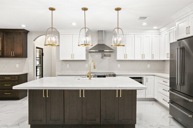 Foto del edificio - 4002 Dixie Farm Rd