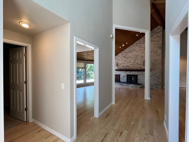 Foto del edificio - Fantastic 4 bed 3 bath home in the Highlan...