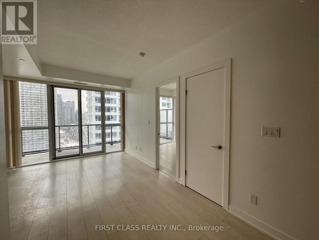Building Photo - 20 Bruyeres Mews