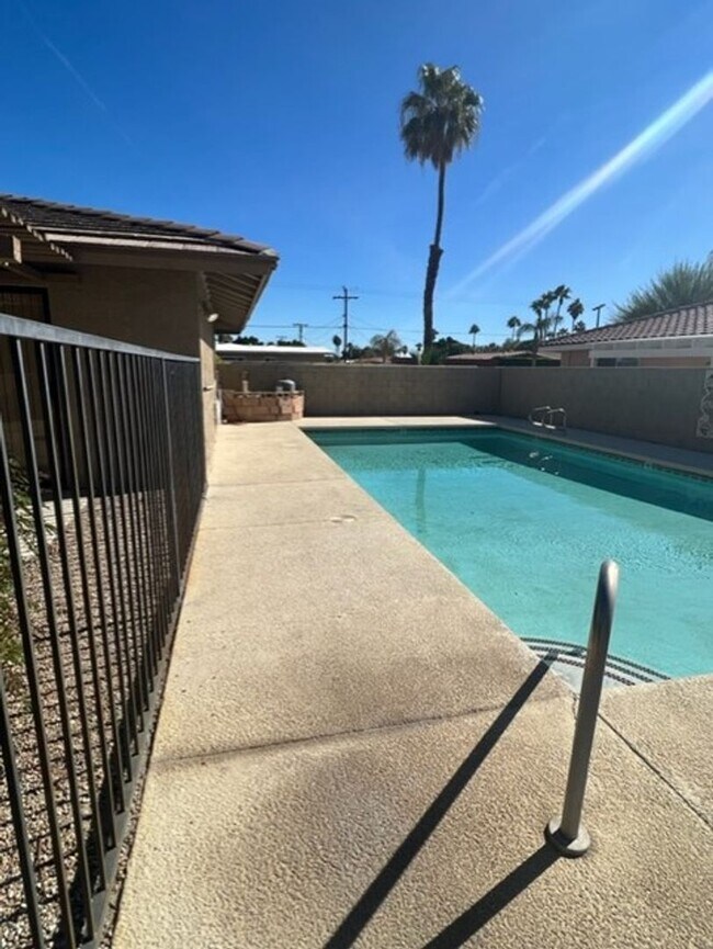 Foto del edificio - COMING SOON! 3 Bed 2 Bath House in Cathedr...
