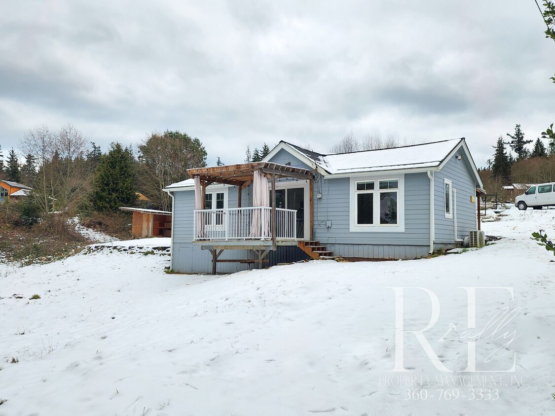 Foto principal - Charming 2-Bed Retreat with Hood Canal Vie...