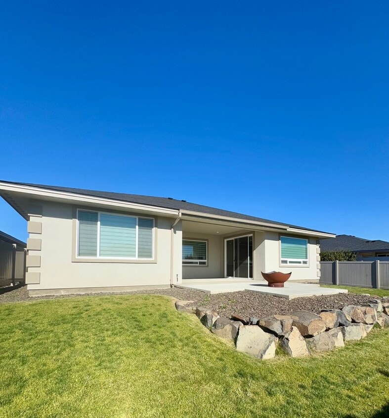 Primary Photo - Beautiful 3-Bedroom, 2-Bath Home in a New ...