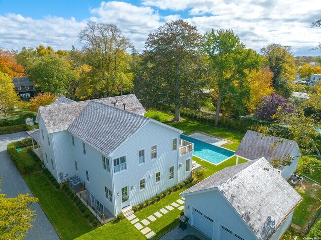 Foto del edificio - 48 Lumber Ln