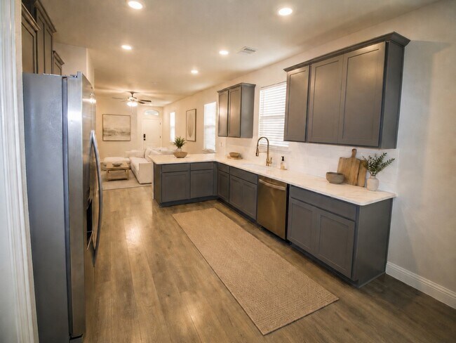 Foto del edificio - 1641 Blakely Pl