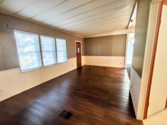 Building Photo - 163 Buchanan Cir