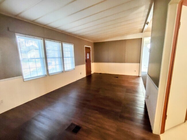 Foto del edificio - 163 Buchanan Cir