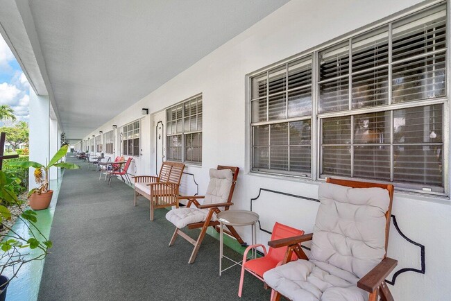 Foto del edificio - 2455 NE 51st St