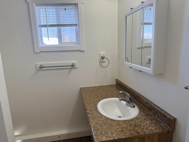 Foto del edificio - 8656 W Business Pk Dr