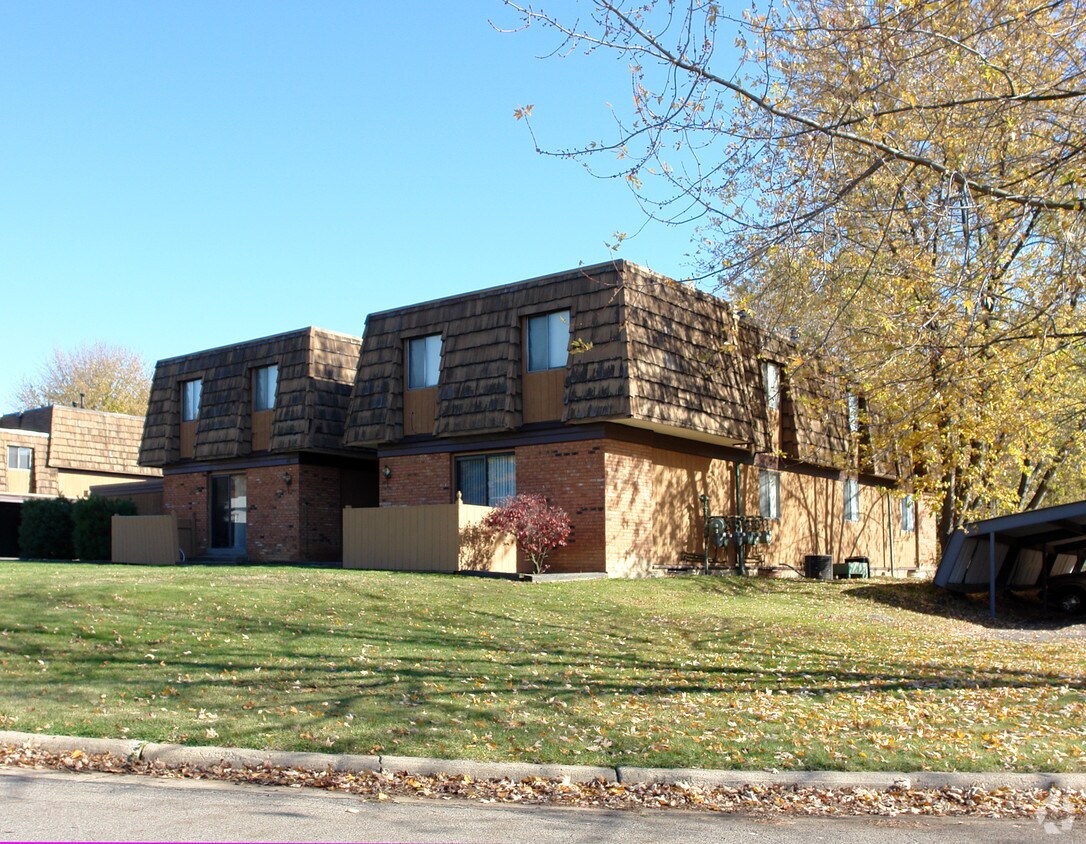 Primary Photo - 111 Lemans Dr