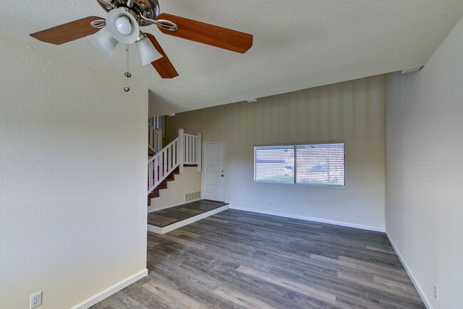Building Photo - Newly Renovated San Marin Home