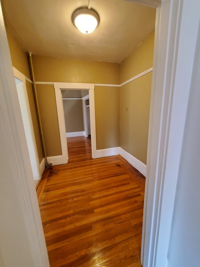 Building Photo - 427 Burk St