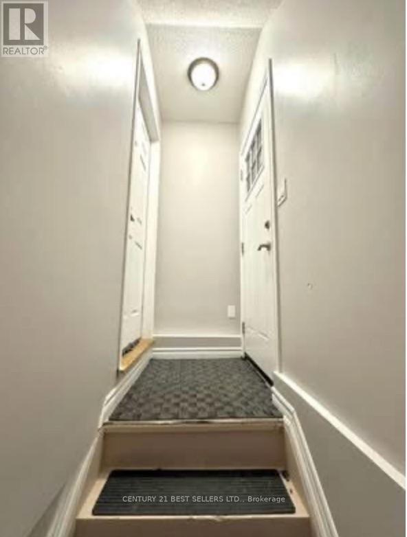 Building Photo - 5874 Sidmouth St