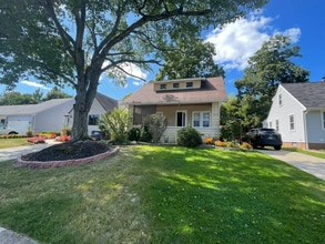 Building Photo - 1612 Parker Dr