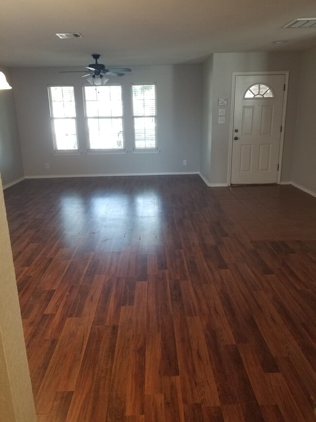 Building Photo - 196 Valero Dr