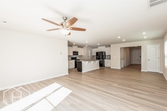 Foto principal - NOW AVAILABLE! - 3192 Treyson Drive Unit 6...