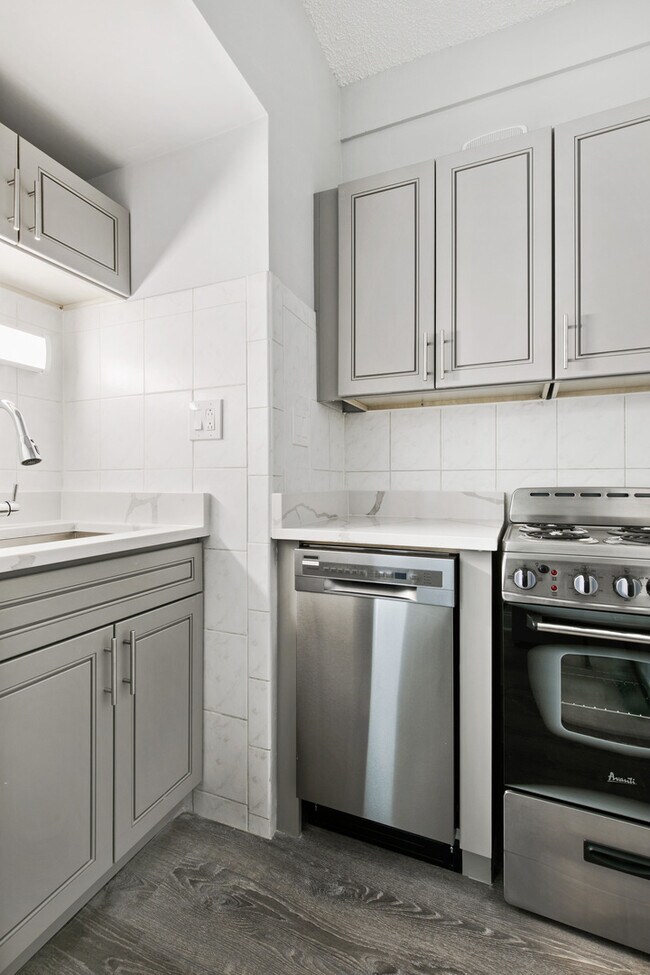 Foto del edificio - 4520 N Clarendon Ave