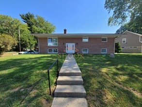 Building Photo - 2208 Rainbow Dr