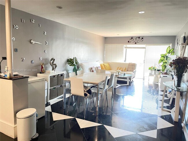 Foto del edificio - 3944 NE 167th St