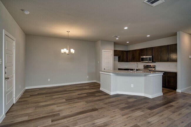 Building Photo - AVAILABLE NOW! GORGEOUS 3 BEDROOM DUPLEX L...