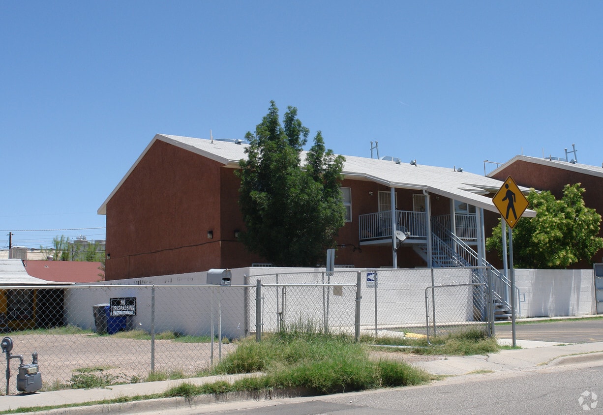 Building Photo - 6719 Sambrano Ave