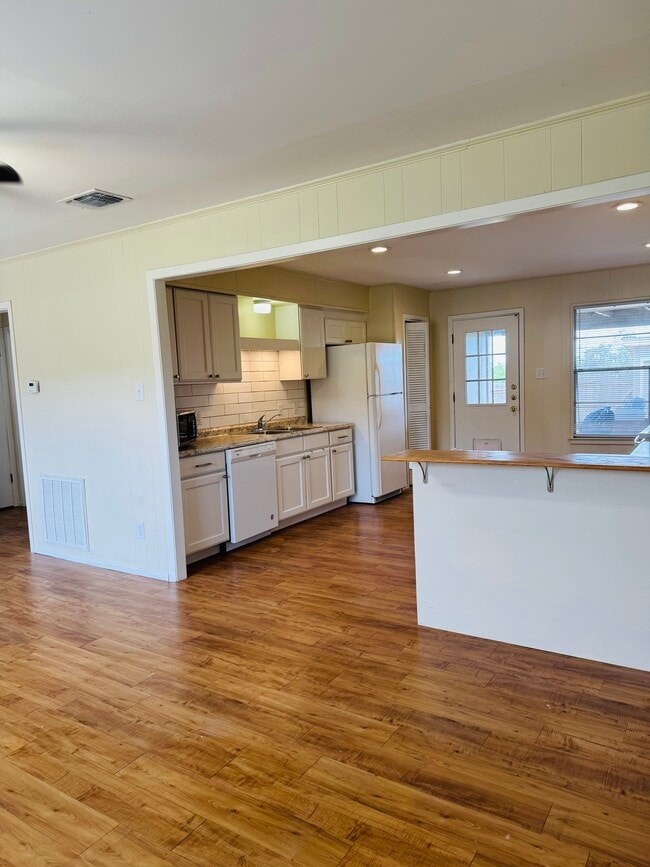 Building Photo - 1765 Sheppard Rees Rd