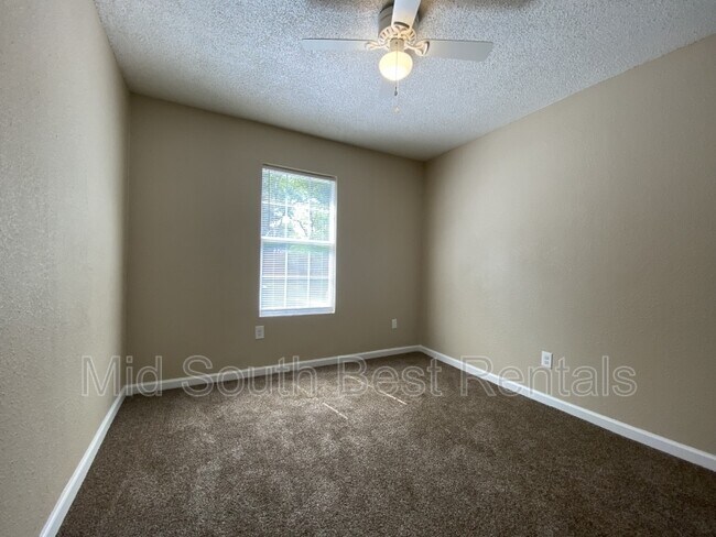 Building Photo - 3676 Skylark Dr